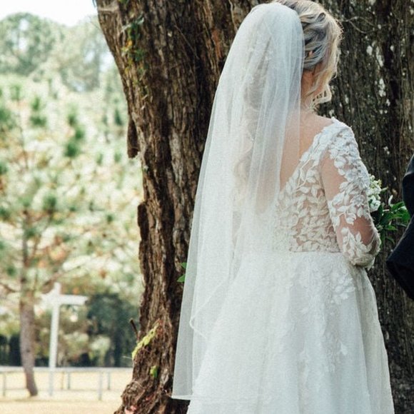 Boutique Accessories - GORGEOUS Boutique Wedding Veil with beaded sparkle